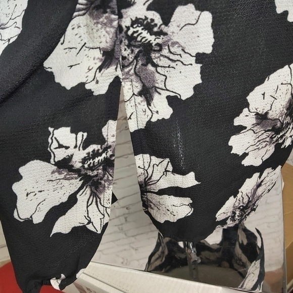 Papillon Floral High Low Hem Tunic - Picture 6 of 10